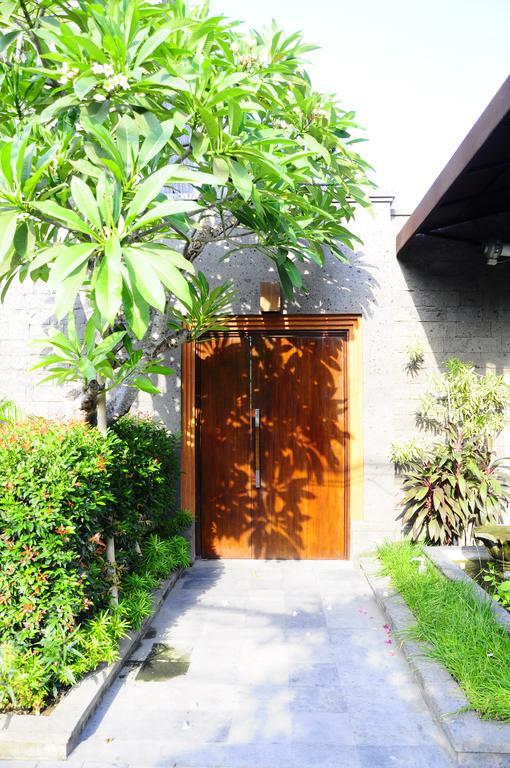 Puri Mesari Suites Denpasar  Exterior photo